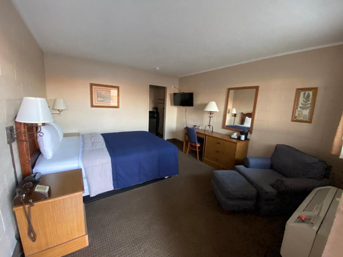 Regency Inn Dodge City Exterior photo