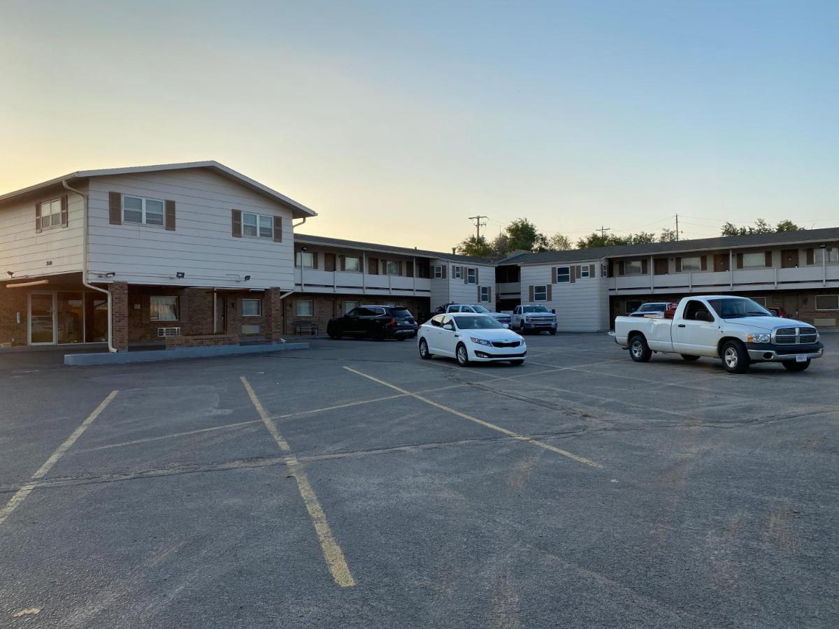 Regency Inn Dodge City Exterior photo
