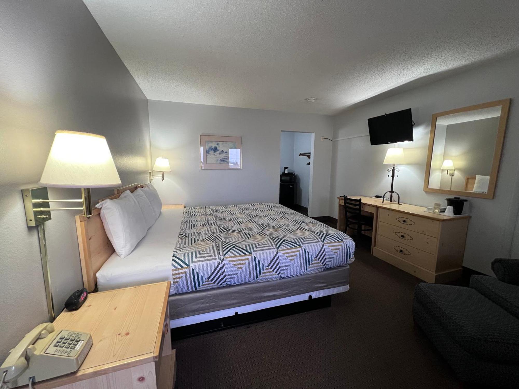 Regency Inn Dodge City Exterior photo