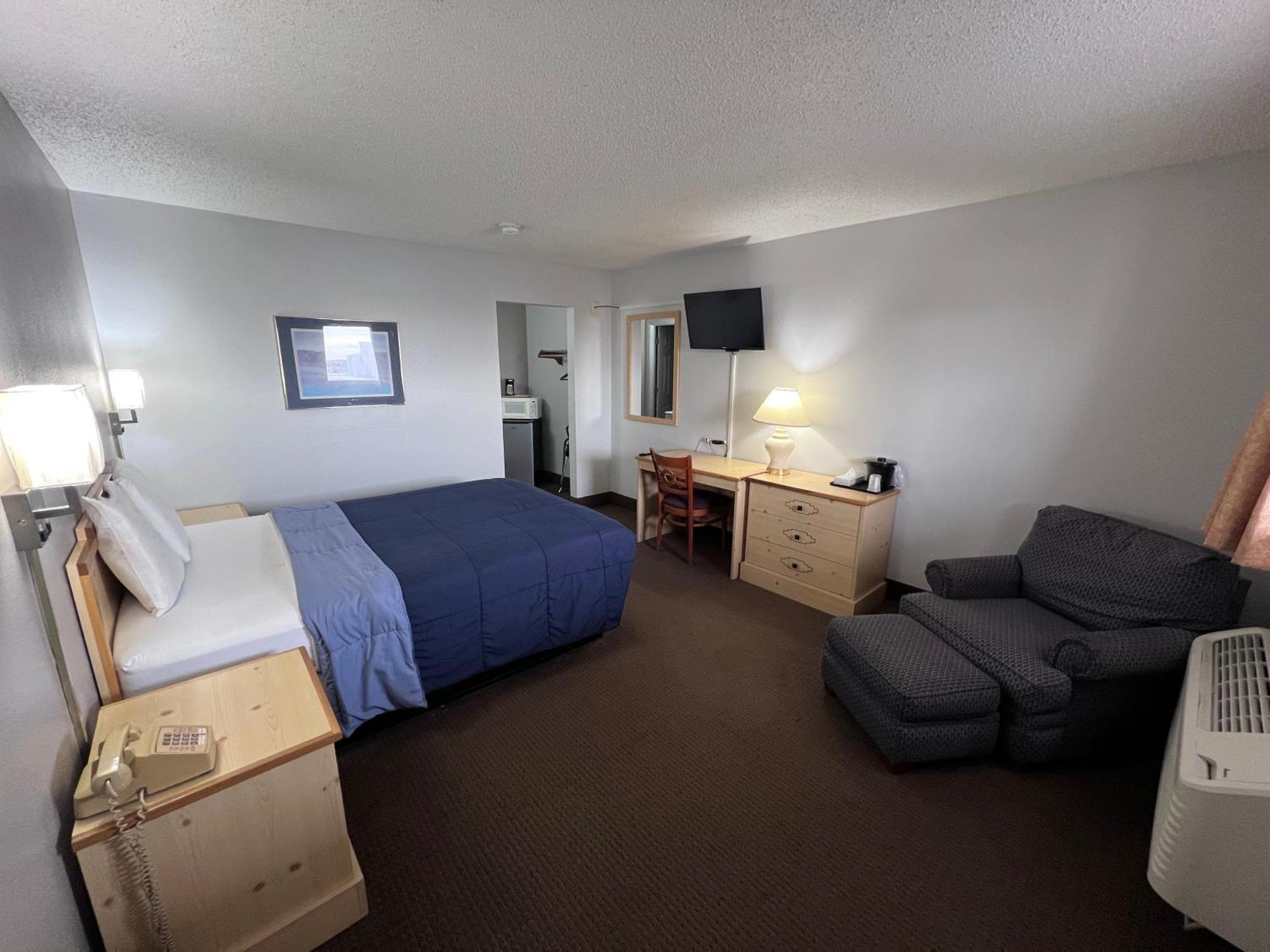 Regency Inn Dodge City Exterior photo