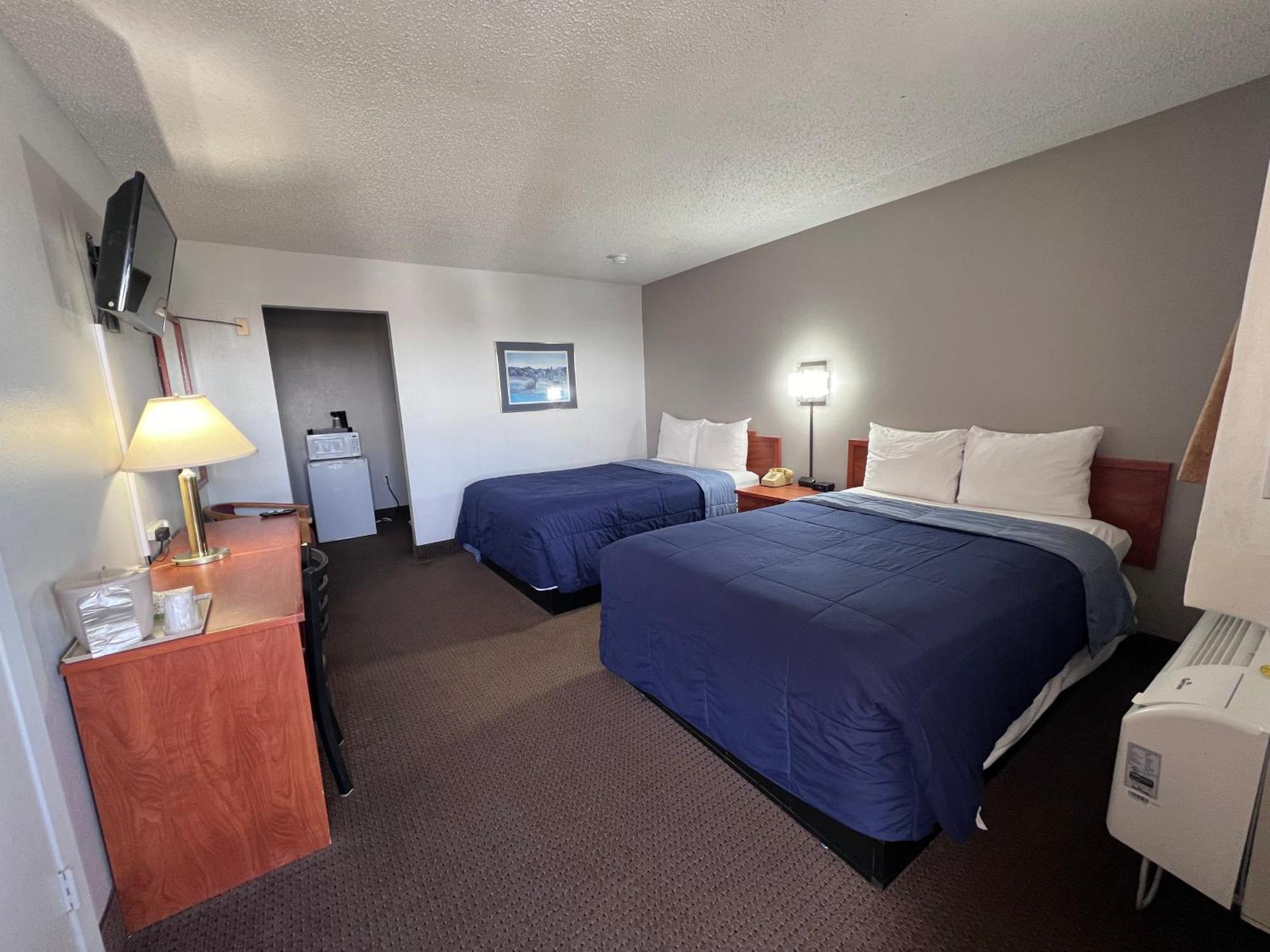 Regency Inn Dodge City Exterior photo