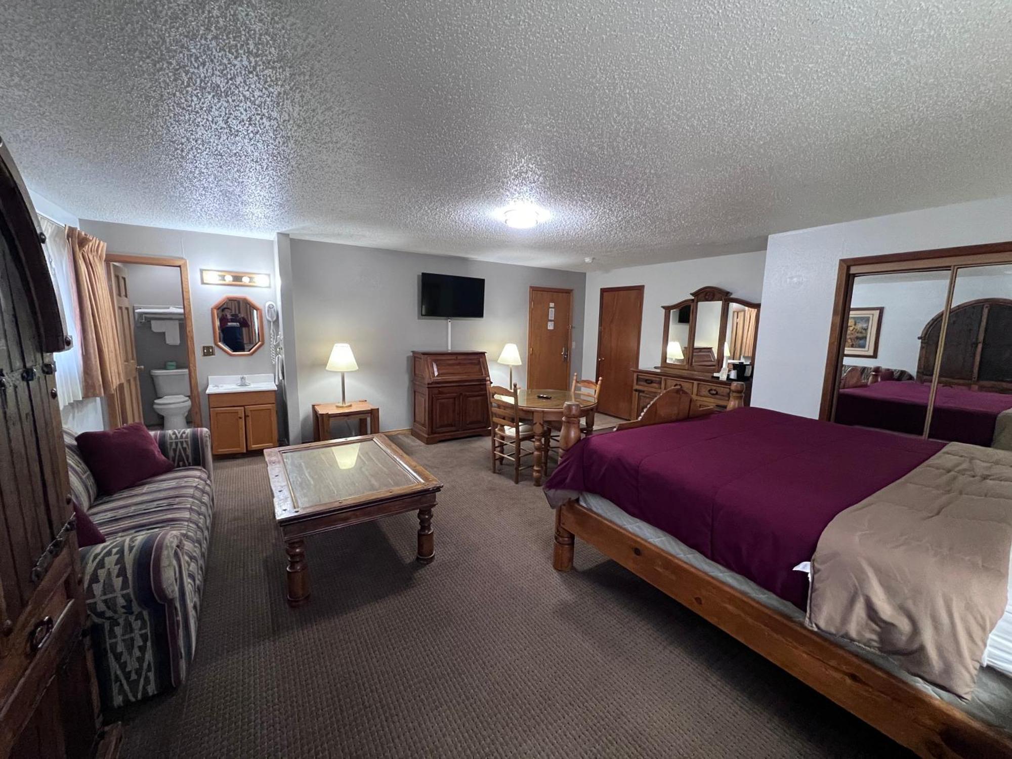Regency Inn Dodge City Exterior photo