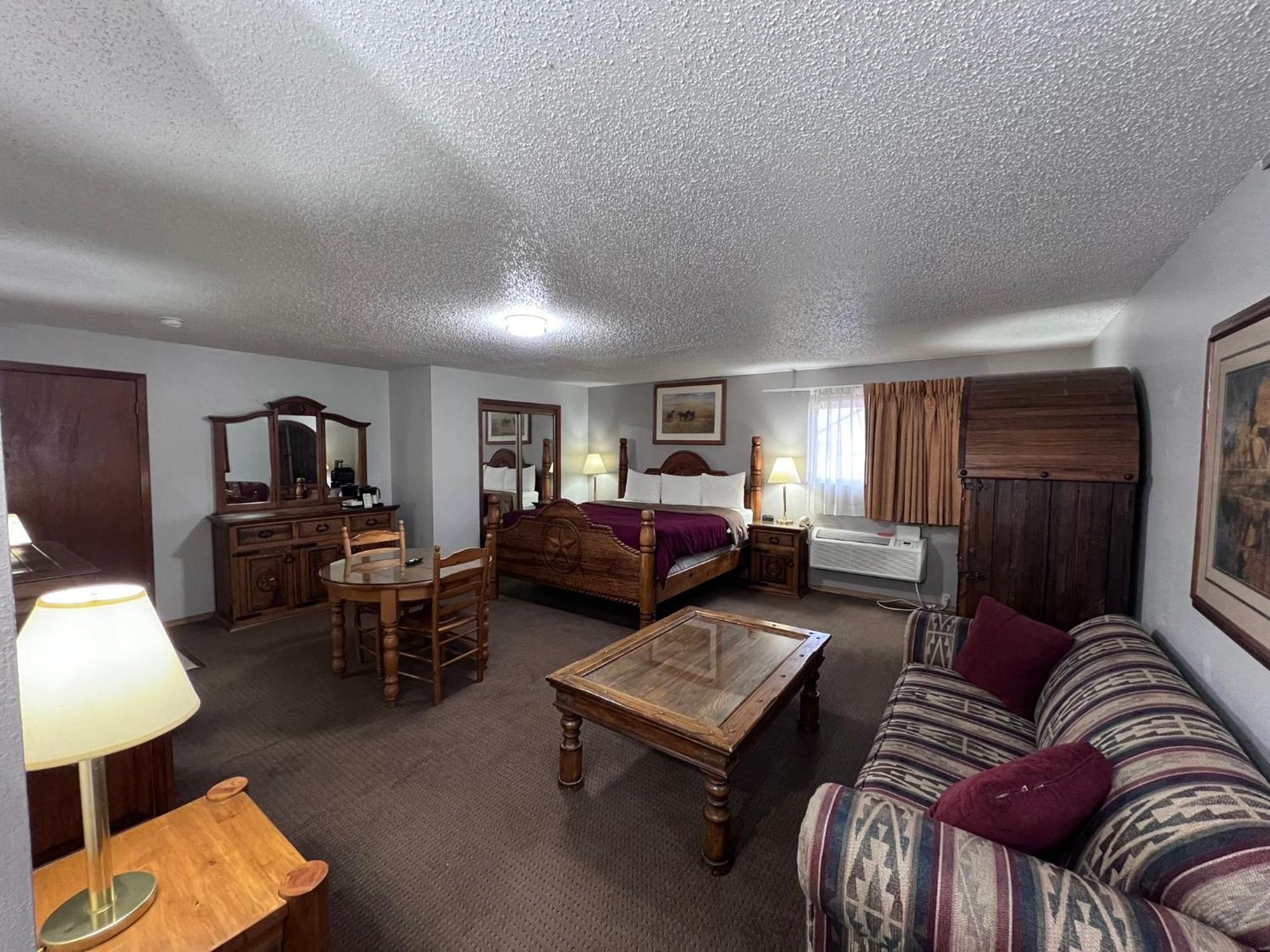 Regency Inn Dodge City Exterior photo