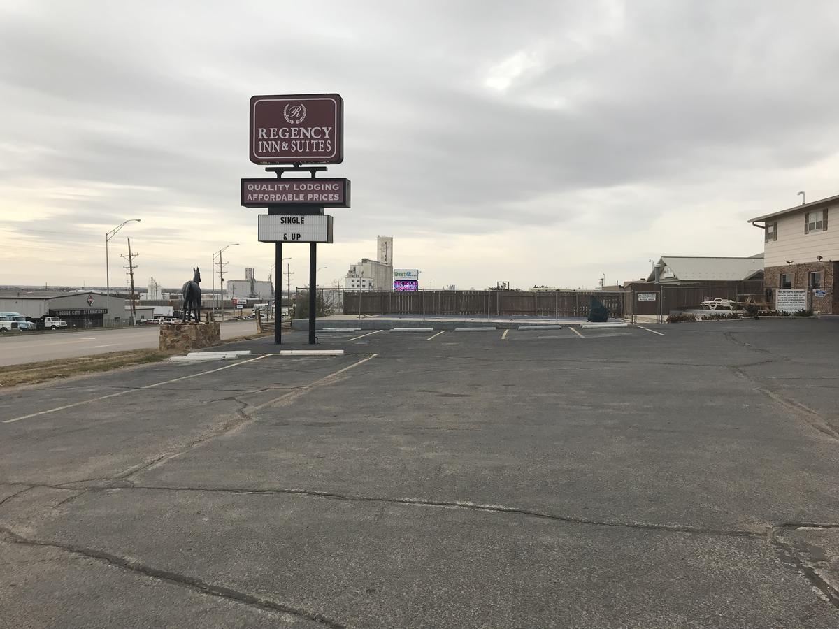 Regency Inn Dodge City Exterior photo