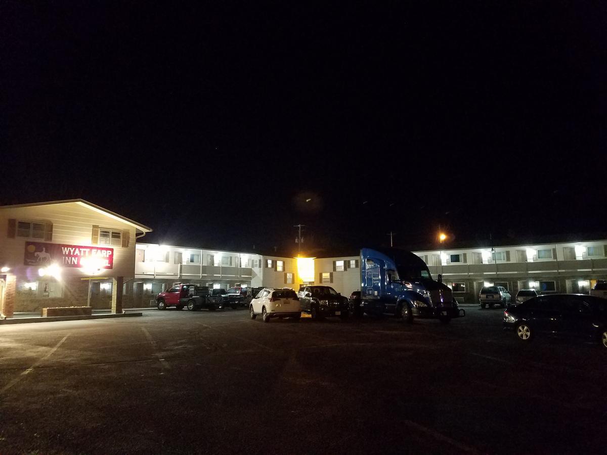 Regency Inn Dodge City Exterior photo